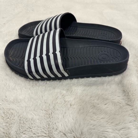 Men’s Hunter brand slides blue and white stripes size 8 - Picture 4 of 6